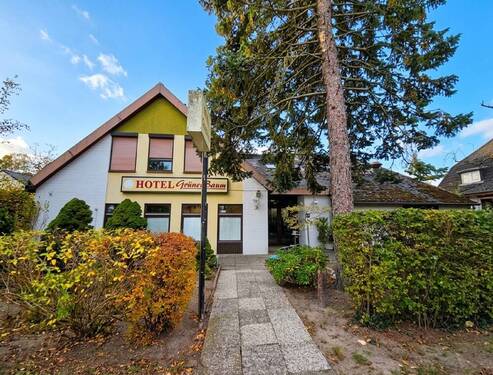 Objektvorderansicht_1 - Ehemaliges Clubhaus nahe der Havel - Gastronomie, Gästezimmer und 12 Stellplätze *PROVISIONSFREI*