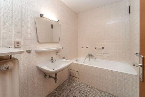 Badezimmer 1. OG - 