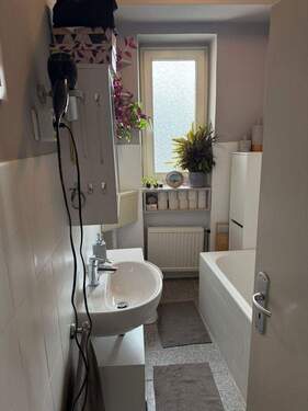 Bad Bild 1 - 3 Zimmer Etagenwohnung zur Miete in Bonn