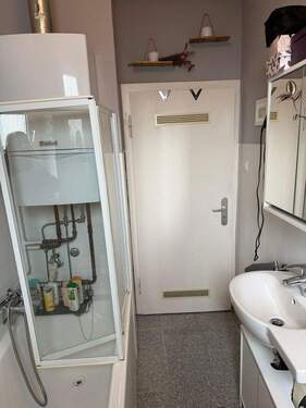 Bad Bild 2 - 3 Zimmer Etagenwohnung in Bonn