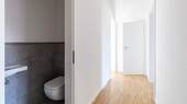 Flur mit Blick ins Gäste-WC - 