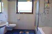 Tageslichtbad m. Wanne u. Dusche EG - 