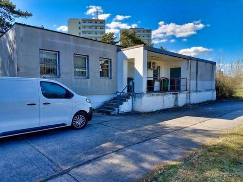 Blick vom Parkplatz - 3 Zimmer Gewerbeobjekt (Büro, Produktion, Verkauf) zum Kaufen in Eisenhüttenstadt