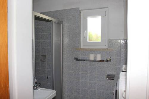 Gäste-WC mit Dusche - 