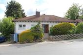 Eingangsbereich - In attraktiver Höhenlage von Taunusstein-Bleidenstadt steht dieses massiv gebaute, freistehende Einfamilienhaus