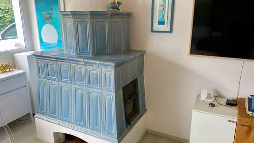 ...und einem wunderschönen Kachelofen... - 