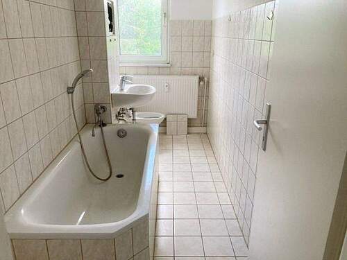 Badezimmer - Etagenwohnung mit 70,40 m² in Hermsdorf zur Miete