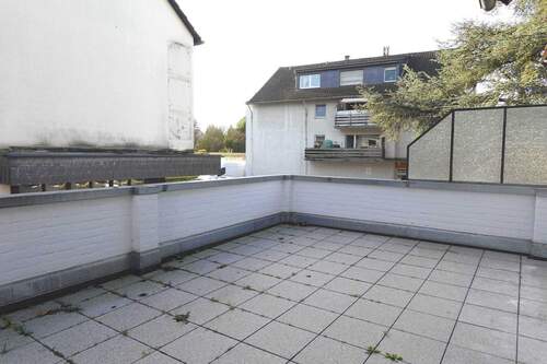 Übergroße Terrasse - 3-Zimmerwohnung mit großer Dachterrasse mitten in Leverkusen-Lützenkirchen!