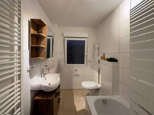 Bottrop_House 2nd floor bathroom1 - 