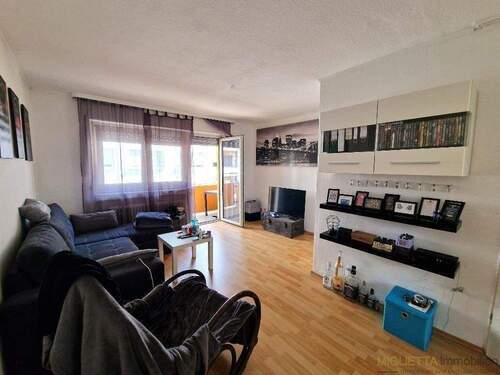 Wohnzimmer - 2 Zimmer Etagenwohnung in Worms