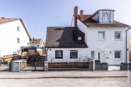 Grundstück mit Altbestand - 