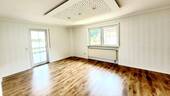 Wohnzimmer mit Balkon - 
