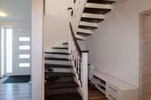 Eingangsbereich mit Treppe - 