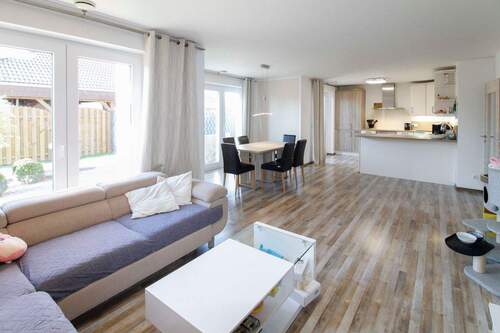 Lichtverwöhntes Wohnzimmer - 5 Zimmer Einfamilienhaus in Essel