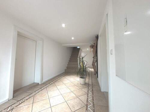 Flur - 8 Zimmer Einfamilienhaus zum Kaufen in Vilshofen a. d. Donau