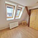 Schlafzimmer mit Velux-Fenster - 2 Zimmer Etagenwohnung zur Miete in Schwerin