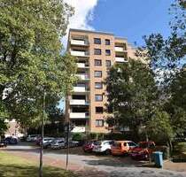 Vermietete Eigentumswohnung in zentraler Lage, sehr gepflegter Zustand, mit Balkon, Personenaufzug und Tiefgaragenstellplatz - Bad Oldesloe