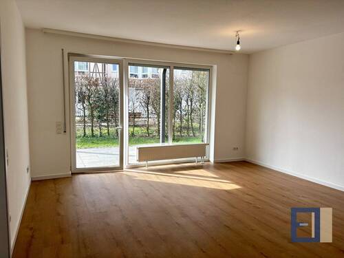 Wohnzimmer - 2 Zimmer Etagenwohnung in Bischofsheim