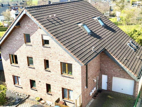 Garage neben der Haustüre - 
