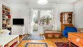 Wohnzimmer 3 - Attraktive 2-Zimmer-Wohnung mit Einbauküche und Balkon in gefragter Lage