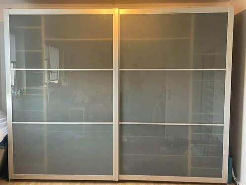 Kleiderschrank - 