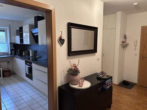 Diele mit Blick in die Küche - 3 Zimmer Etagenwohnung in Gelsenkirchen