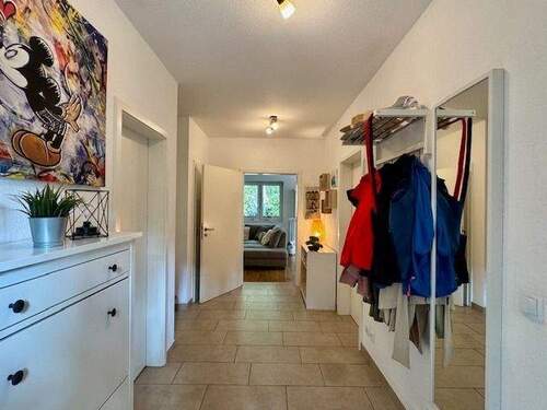 Einladender Eingangsbereich - 5 Zimmer Doppelhaushälfte in Salzhausen