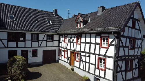Hofansicht - 1 Zimmer Einfamilienhaus in Nettersheim / Marmagen