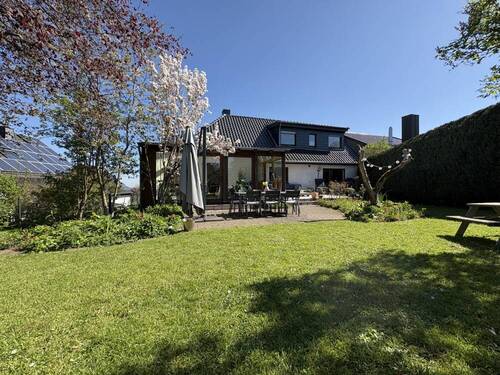 Gartenansicht mit Wintergarten - 