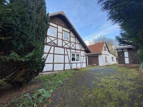 Grundstückszufahrt - 5 Zimmer Einfamilienhaus zum Kaufen in Holzsußra