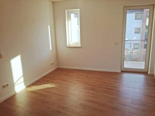 Schlafzimmer mit Laminat - 