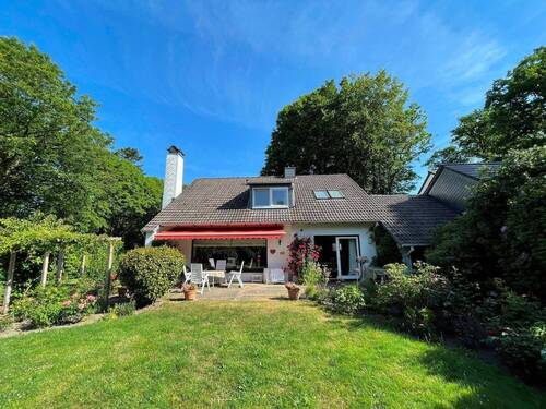 Gartenansicht - Charmantes Familienhaus mit 6 Zimmern und wunderschönem Garten in sehr gefragter Lage von Rissen zu vermieten