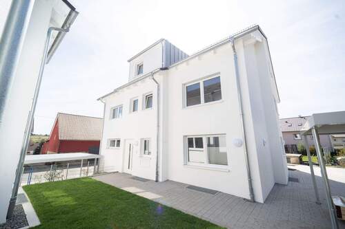 Außenansicht - 4 Zimmer Etagenwohnung zur Miete in Abstatt