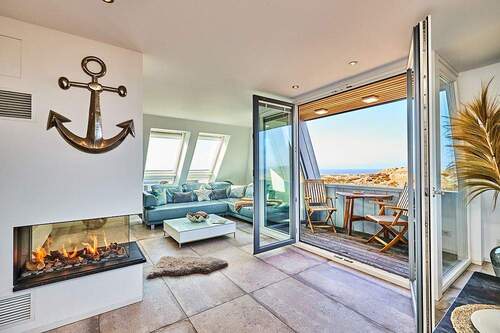 Wohnzimmer mit Kamin - 4 Zimmer Etagenwohnung in Hörnum (Sylt)
