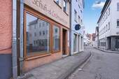 großes Schaufenster - 9 Zimmer Mehrfamilienhaus, Wohnhaus in Schwäbisch Gmünd