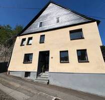 PREISREDUZIERUNG! Großzügiges, gepflegtes Einfamilienhaus in GemündenHunsrück zu verkaufen.