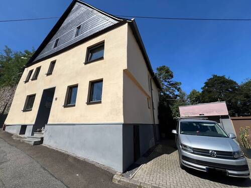 Hausansicht - 7 Zimmer Einfamilienhaus zum Kaufen in Gemünden
