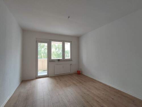 Wohnzimmer - 2 Zimmer Etagenwohnung in Zeitz