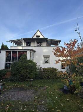 Hausfront Garten - 8 Zimmer Einfamilienhaus zum Kaufen in Berlin