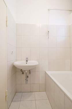 Tagesbelichtetes Wannenbad - 