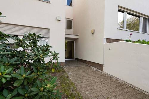 Haustür - 2 Zimmer Etagenwohnung in Berlin