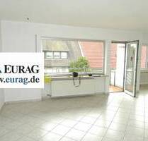 N-Werderau: Schöne 3-Zi-Whg. im 1.OG eines 3-FH, großer Balkon, Blick ins Grüne, Garage, 2 Keller - Nürnberg