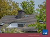 Bild 1 - Süße 2,5-Zimmer-DG-Wohnung mit EBK, Loggia & Carport-Stellplatz. Bezugs- und käuferprovisionsfrei!