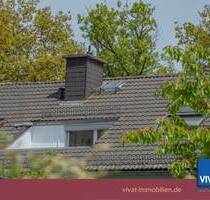 Süße 2,5-Zimmer-DG-Wohnung mit EBK, Loggia & Carport-Stellplatz. Bezugs- und käuferprovisionsfrei! - Oberursel (Taunus)