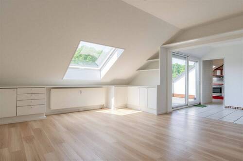Wohnzimmer - 2 Zimmer Etagenwohnung zum Kaufen in Oberursel (Taunus)