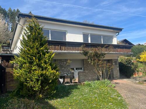 Hausansicht - Schönes Einfamilienhaus mit ELW und großem Grundstück, in Top-Lage von Bad Sobernheim zu verkaufen.