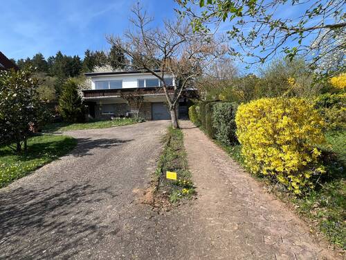 Einfahrt zum Haus - Einfamilienhaus mit 310,50 m² in Bad Sobernheim zum Kaufen
