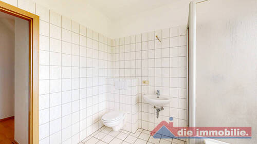 Bad_2 - Etagenwohnung mit 34,70 m² in Calbe zur Miete