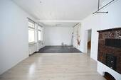 Bald mit neuem Boden - Etagenwohnung mit 155,00 m² in Neumarkt zur Miete