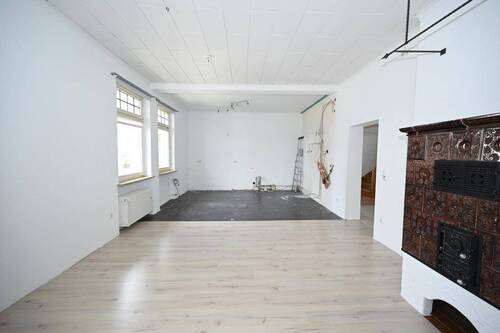 Bald mit neuem Boden - Etagenwohnung mit 155,00 m² in Neumarkt zur Miete